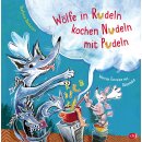Duckstein, Stefanie -  Wölfe in Rudeln kochen Nudeln mit Pudeln - Würzige Tierreime mit Rätselsalat - Bilderbuch mit Ausklappseiten ab 4 Jahren